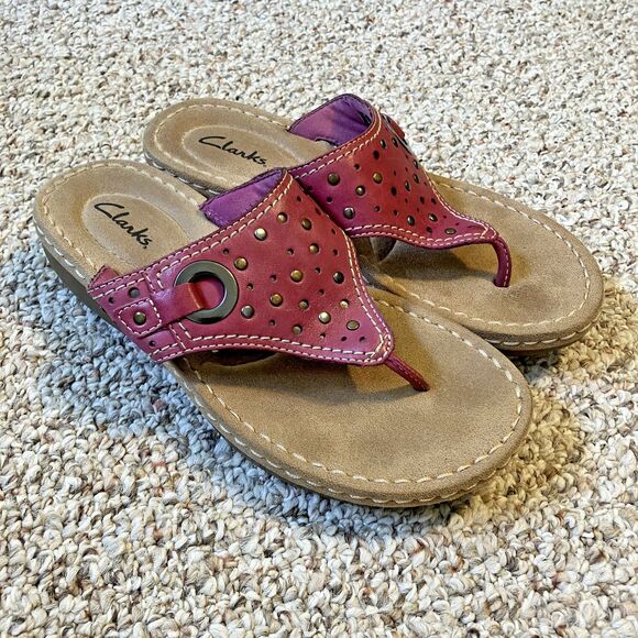 Clarks Womens Thong Sandals Size 7 M Pink Studded Leather Low Wedge Slip On - Picture 1 of 11